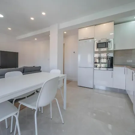 San Lazaro Apartment *